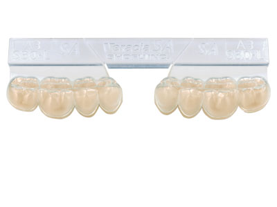 Revolutionary tooth placement system called the “Q3 Pack” allows the simultaneous setup of up to 4 individual posterior teeth at once.